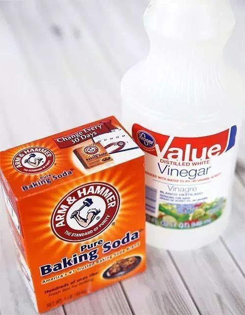 分钟|下水道堵了,她随手丢进两块药片,不到1分钟就疏通了