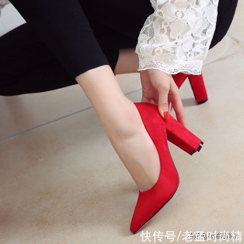 浅口 年会上怎么能少一双优雅的高跟鞋搭配你的晚礼服呢