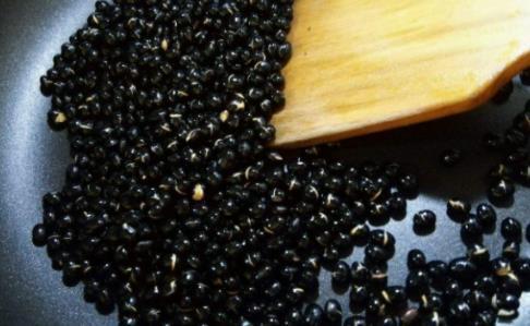 优质蛋白|天热多吃黑豆,教你正确吃法,不磨豆浆不泡醋,营养滋补精神足!