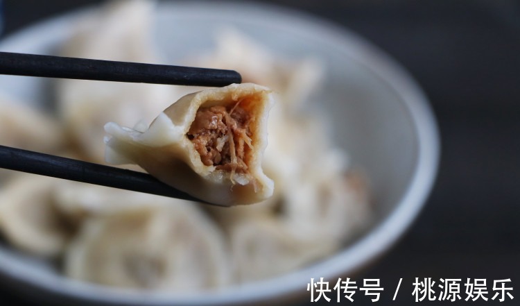 我家就馋这饺子，营养不上火，还润肺止咳，每次女儿吃20个