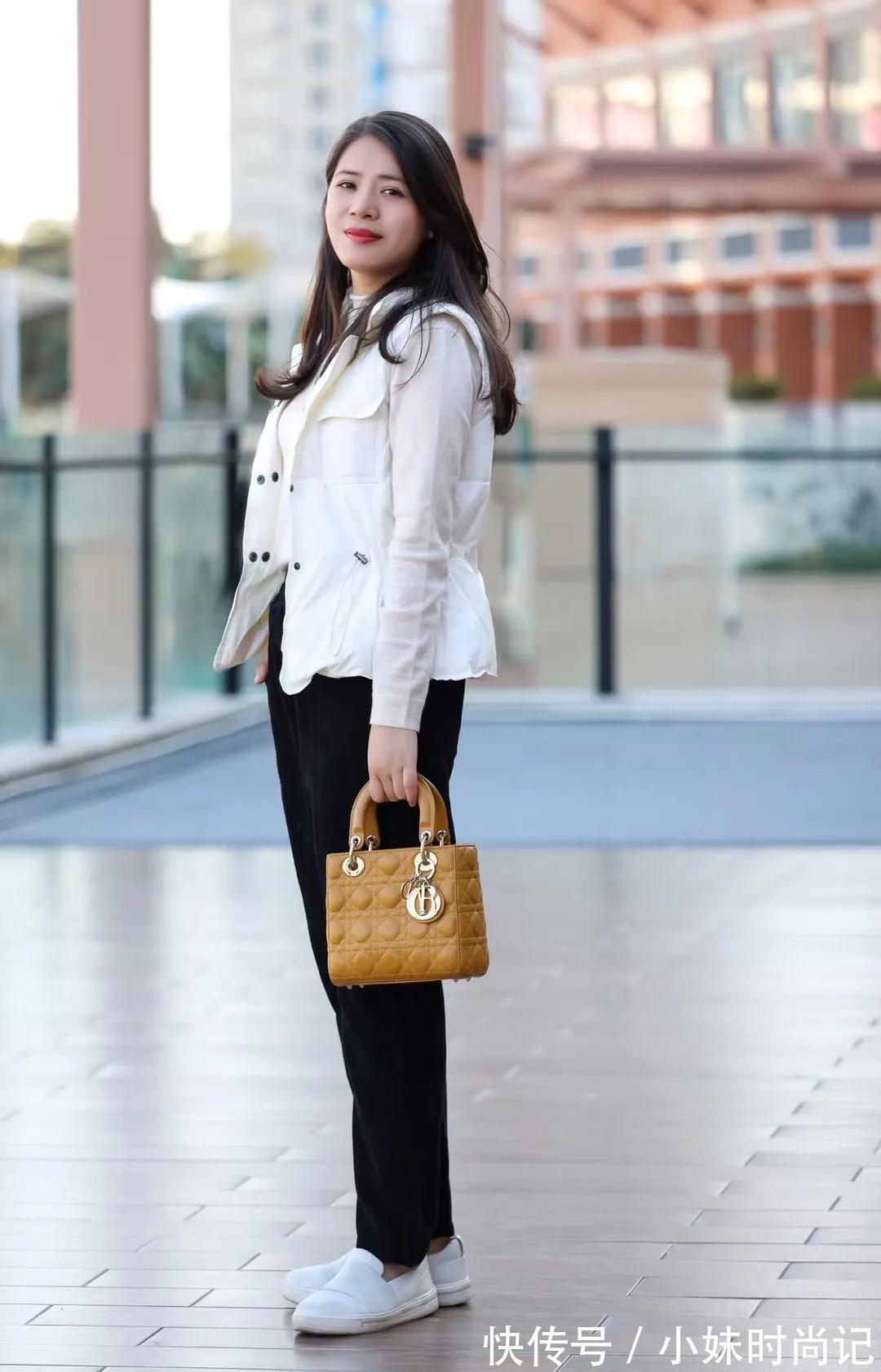 穿一件简洁轻便的背心,又保暖又不碍事,还时尚好看