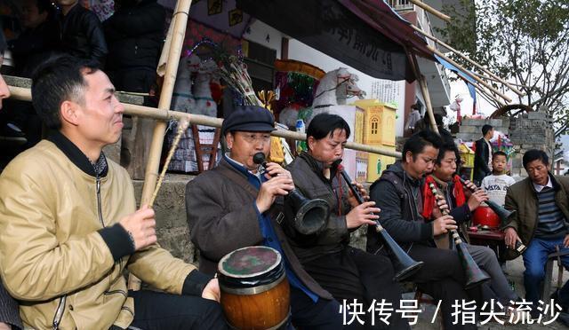 华夏$故事:一夜情深(小小说)