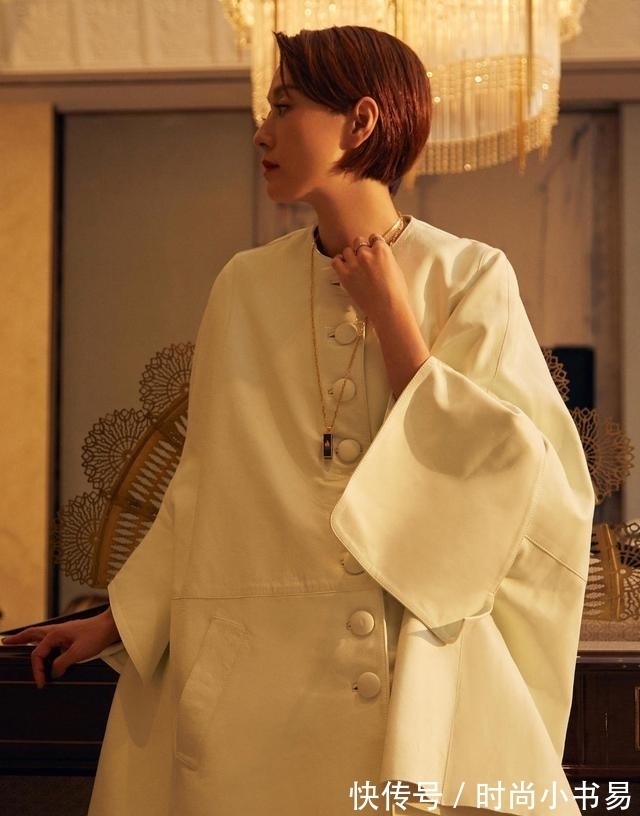 袖子|马伊琍的高级感真盖不住,简单穿斗篷式连衣裙配短发,就气质惊艳