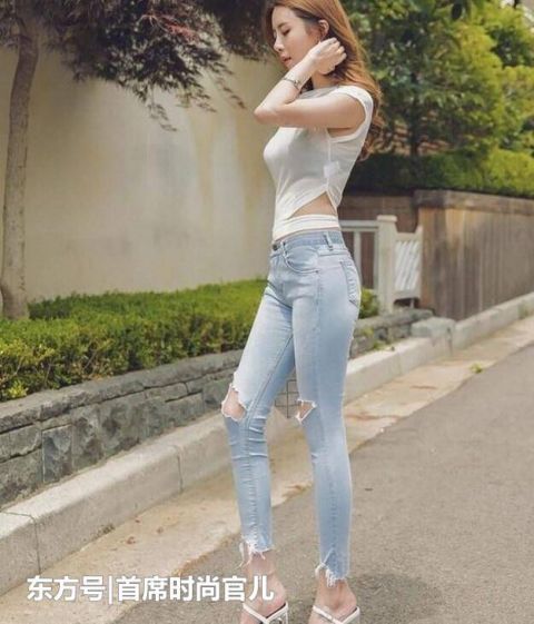 小姐姐|街拍美丽苗条的小姐姐,穿搭牛仔裤,尽显时尚魅力