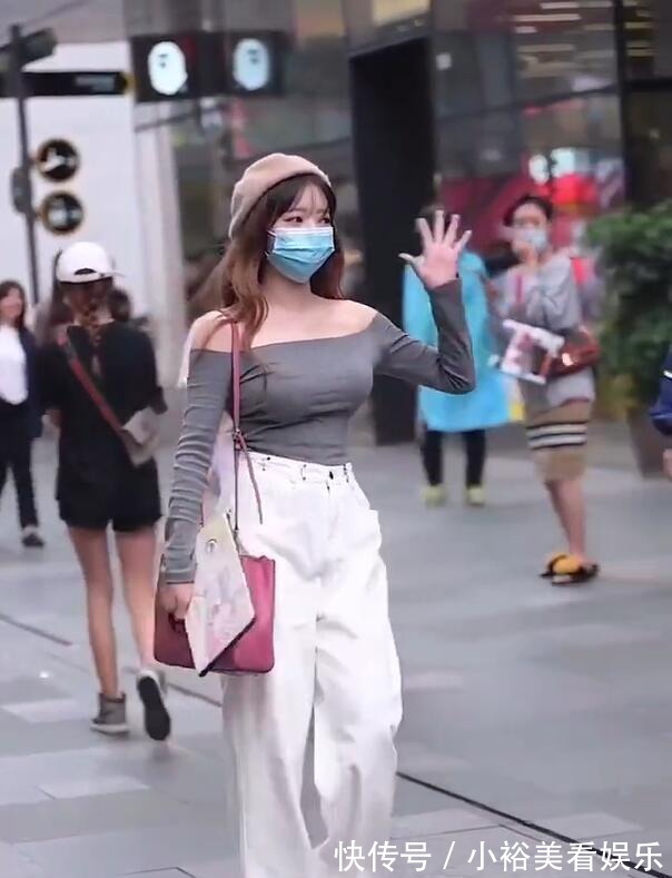 穿搭|休闲装都可以穿出时尚气质,一件t恤衫自带潮流气息