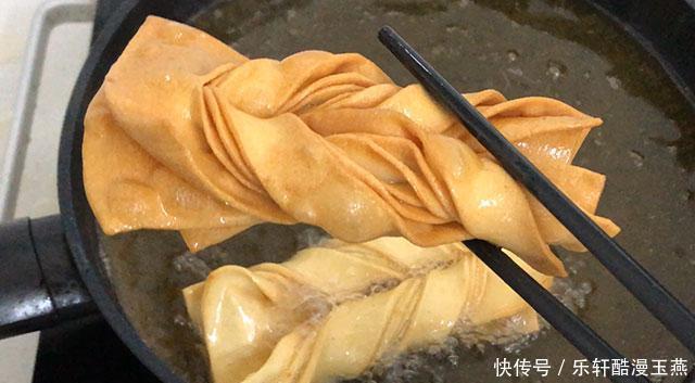面粉试试这样做,炸果子,金黄酥脆,做法简单,可当零食来解馋