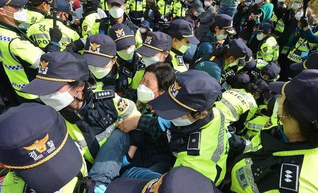 运动|10月22日，又一场反美运动爆发！军方下令立即开火，现场画面血腥