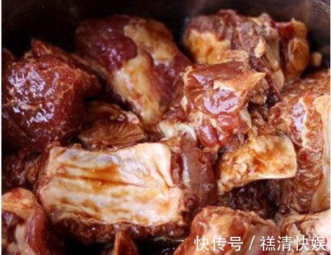 反复提醒，炖排骨切记不能先焯水，牢记这2步，排骨鲜嫩无腥味