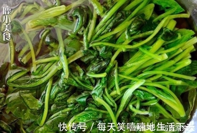 自从知道用此菜做饺子，我家一周吃3次！比韭菜饺、肉馅饺还好吃