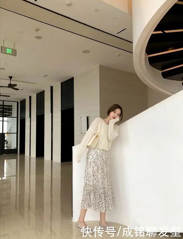 青春|春末时尚潮人穿搭，青春减龄极度舒适，用超美搭配让你瘦成闪电