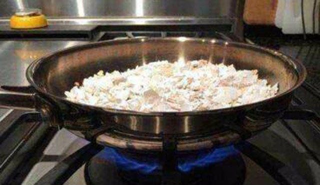 鸡蛋壳养花,少了这一步,难怪你的花不长个!