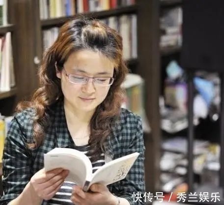 书协@她当上书协主席凭的是真本事,看她的小楷就让人舒服不已!