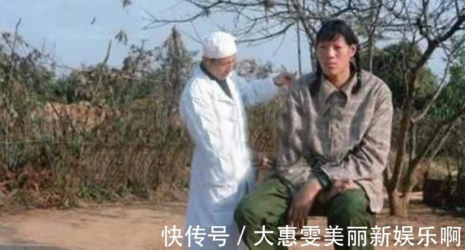 女巨人|中国第一女巨人：14岁身高超姚明，18岁猝死，遗体至今保存未火化