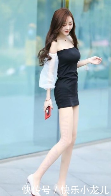 身材修长小姐姐,皮肤如雪仿佛一触即化,优雅干净