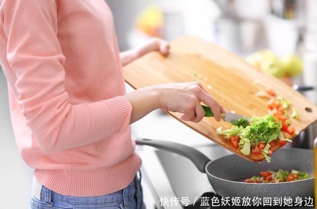 保养皮肤|长得不像“中年人”的气质女,都是用这四个习惯,压抑了衰老速度