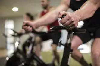 撕裂处|运动前热身不充分易致肌肉拉伤 记住这几点或可预防