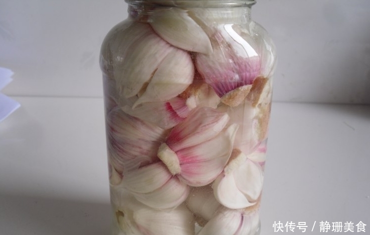 “腌糖醋蒜”只放糖和醋?错了,如果少了它,蒜又苦又涩,还易坏