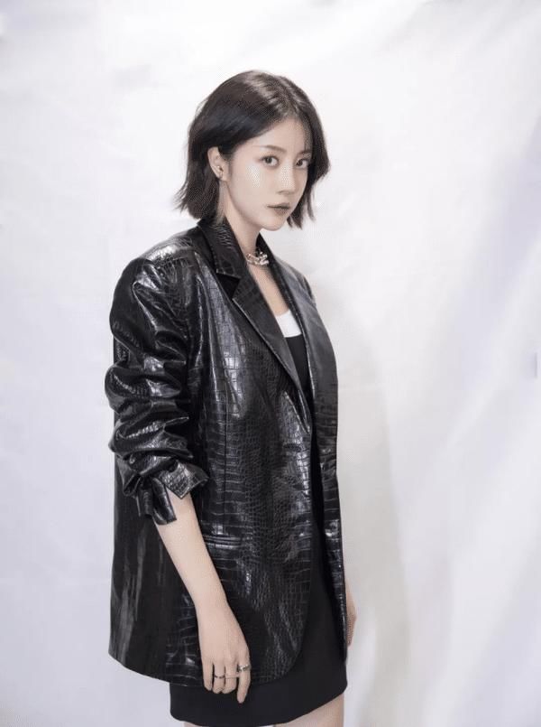 ?开春后不要瞎打扮，今年流行这3款“上衣”，内搭外穿都时髦