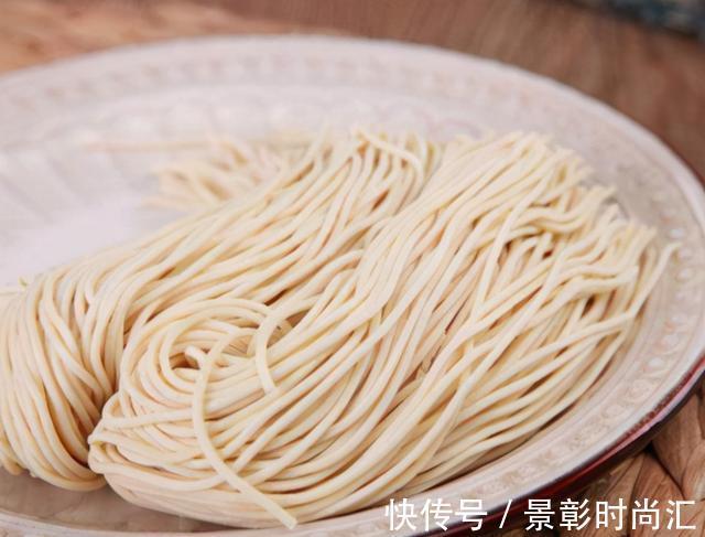 技巧|手擀面为什么一煮就断?大厨:学会1招技巧,面条爽滑劲道不易断