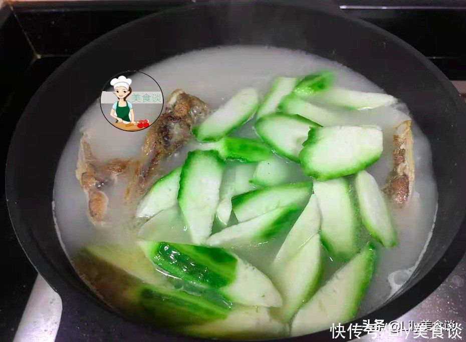 骨头|夏天，丝瓜和它是绝配，切块煮汤，鲜甜清爽营养，比喝骨头汤过瘾