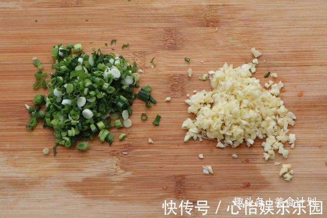 素菜|夏天比肉还受欢迎的素菜,花钱不多,简单一拌就上桌,比凉皮好吃