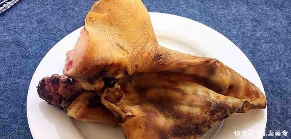 继猪蹄后,又一中国下酒菜在国外火了,老外:看着很脏,吃着贼香