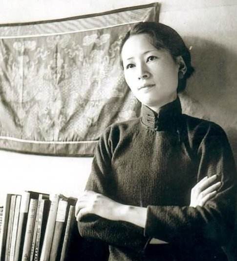 被冰心写文章讽刺后的林徽因,送了样东西让冰心吃,不愧是才女