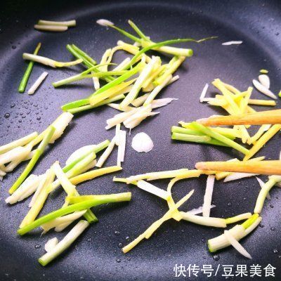 好吃|这是#蛋趣体验#青椒肉丝最正宗的做法，好吃到爆