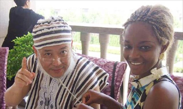 混血儿子$53岁画家杨彦:娶21岁非洲学生,生了俩混血儿后,为何皈依佛门?