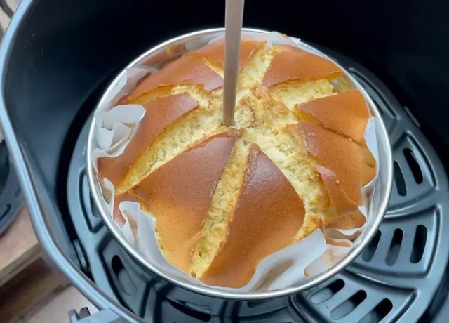 一次成功大叔教你蜂蜜戚风蛋糕,松软可口,材料简单,注意细节