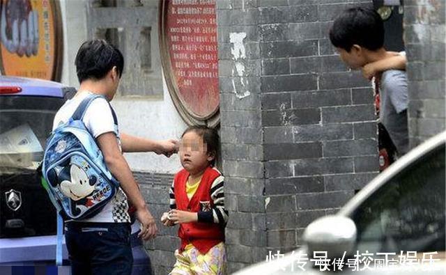 放水|4岁女儿把手机放水里“洗”,妈妈失控之后,孩子再也没醒过来