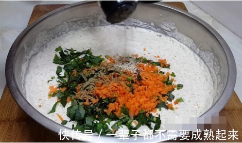 搅拌均匀|以后大米就这样做，加3个鸡蛋，不用煮不用蒸，比披萨馅饼都好吃