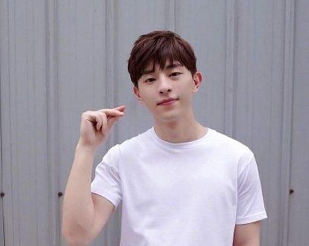 有哪些明星是8月21号出生