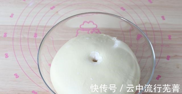 原来雪芙面包那么好吃，外酥内软，做法也很简单，在家就能自制！