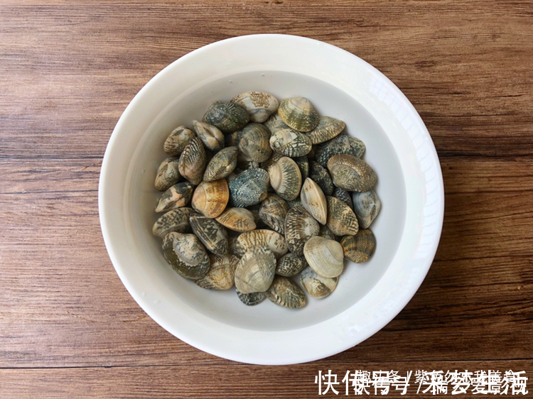 美味|花蛤最好吃的做法,不焯水不爆炒,肉质鲜嫩还美味,超解馋