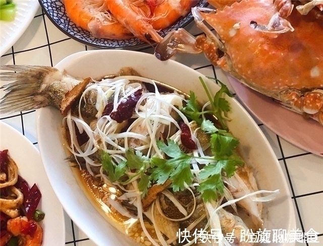 小白菜|婆婆请亲戚来家中做客，我下厨做一桌家宴，上桌后觉得很有面子