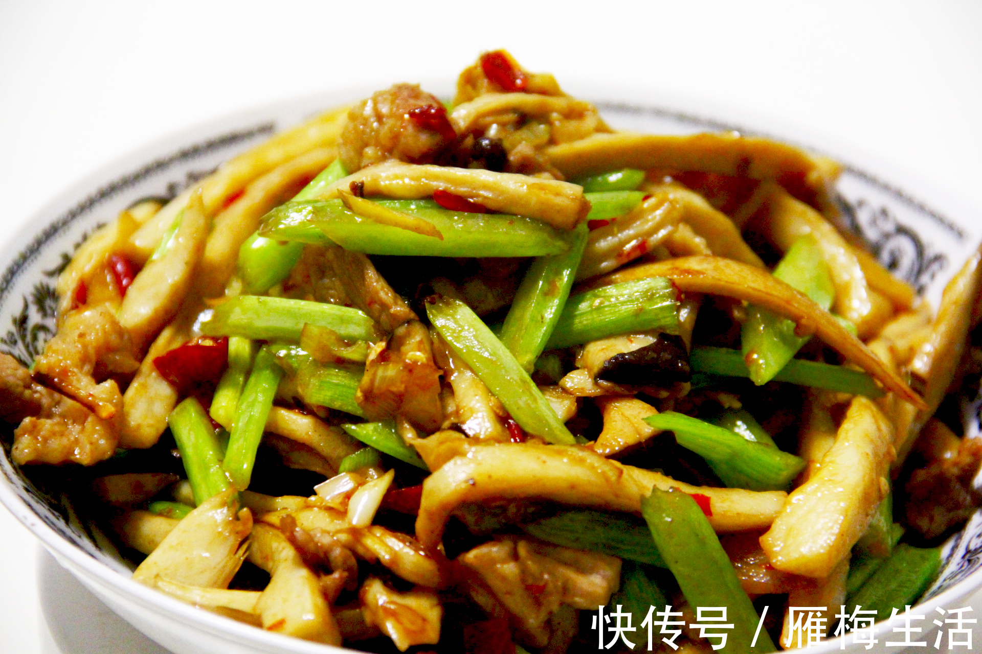 为啥很多饭店把芹菜炒杏鲍菇当做招牌菜试着炒一次，真能吃上瘾