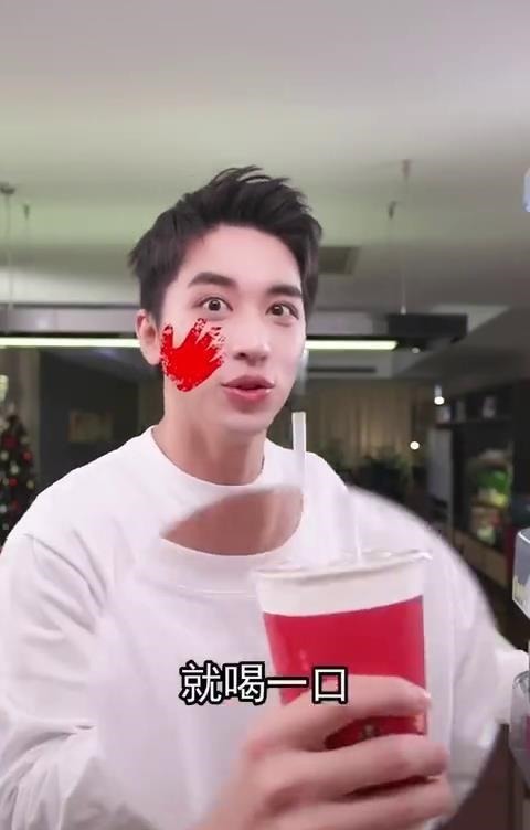 宋茜的泡菜汤、肖战的芝士条、娜扎的牛肉干,明星都吃啥零食!