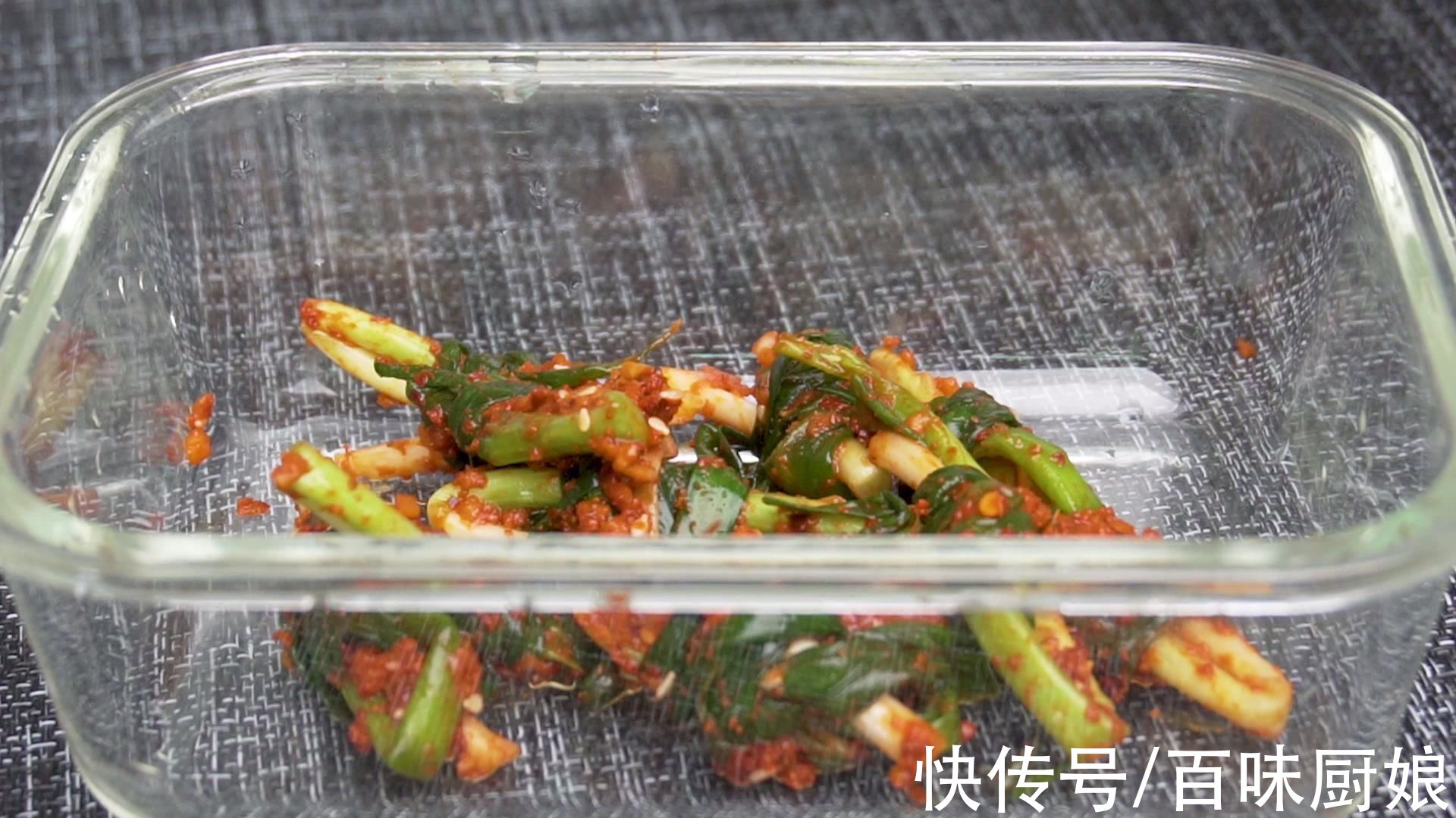 小葱不要再蘸酱吃了,这样做,超级的下饭,一次都能吃两碗米饭了