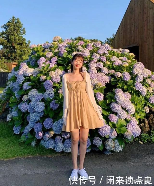 “纯欲裙”也太撩了,今夏连衣裙照着这样穿就很好看!
