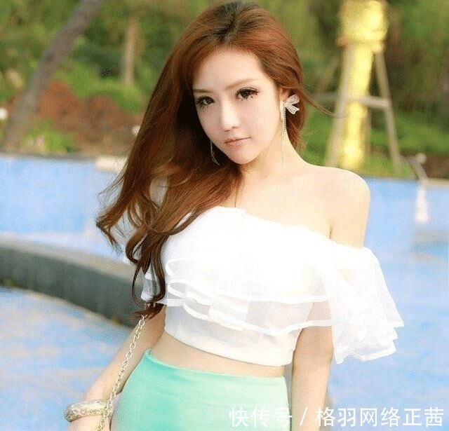 美女|街拍:清纯可人有质的美女,身材凹凸随性不羁的风格气场大!