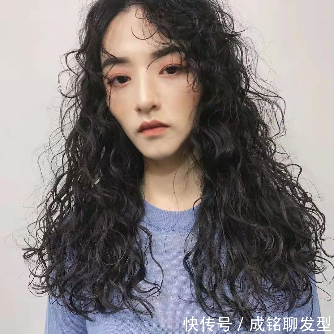 老气|烫卷发显老气的脸长啥样?不适合烫卷发千万别硬刚,烫完准后悔!