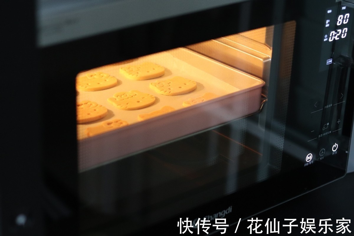 红薯搭配奶粉,做出来美味的饼干,味道香甜极了