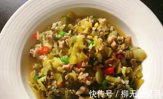 腌酸菜，别直接用盐腌，牢记3点，酸菜又酸又脆，味道正宗不易烂！