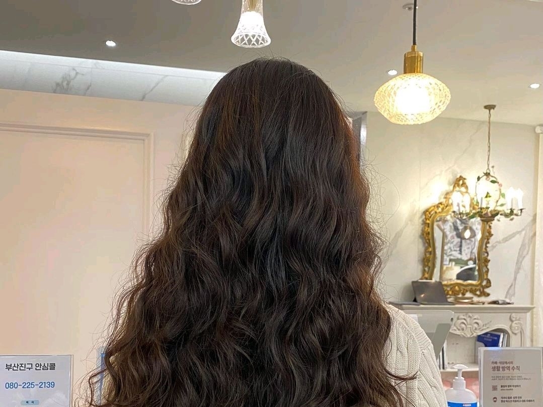 时尚 今年年底发型怎么剪?全头卷齐刘海狼尾发都不错,精选15款任你挑