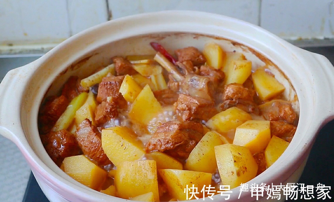 饭店|排骨不管怎么做，切记不要直接焯水，教你饭店做法，不腥还不柴