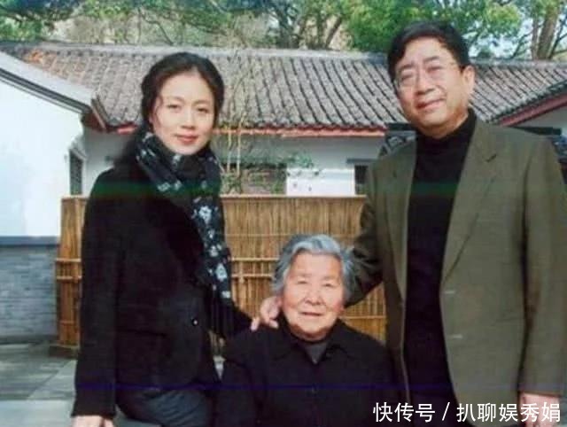 为养活余秋雨,妻子李红拼命工作挣钱,却