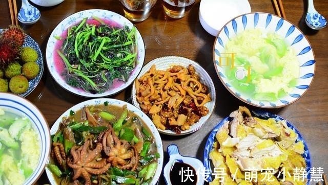周末一家人晚餐，做了一桌子菜，居然抵不上外卖的一个菜