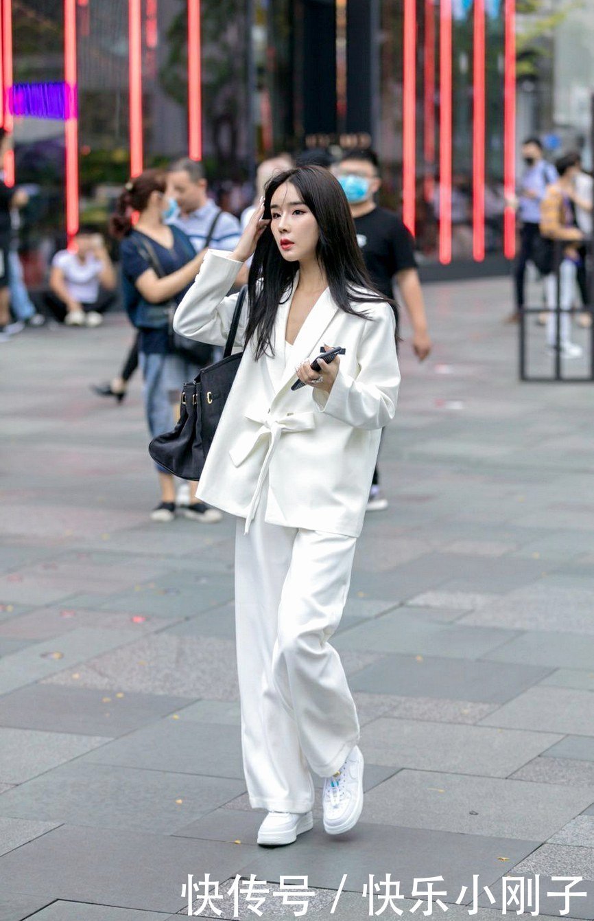 一件西服外套帅气全开!简单一搭就十分高级,小仙女学习到了吗