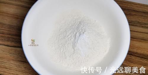 无论烙什么饼,和面时多加一种料,烙出的饼酥脆松软,凉了也不硬